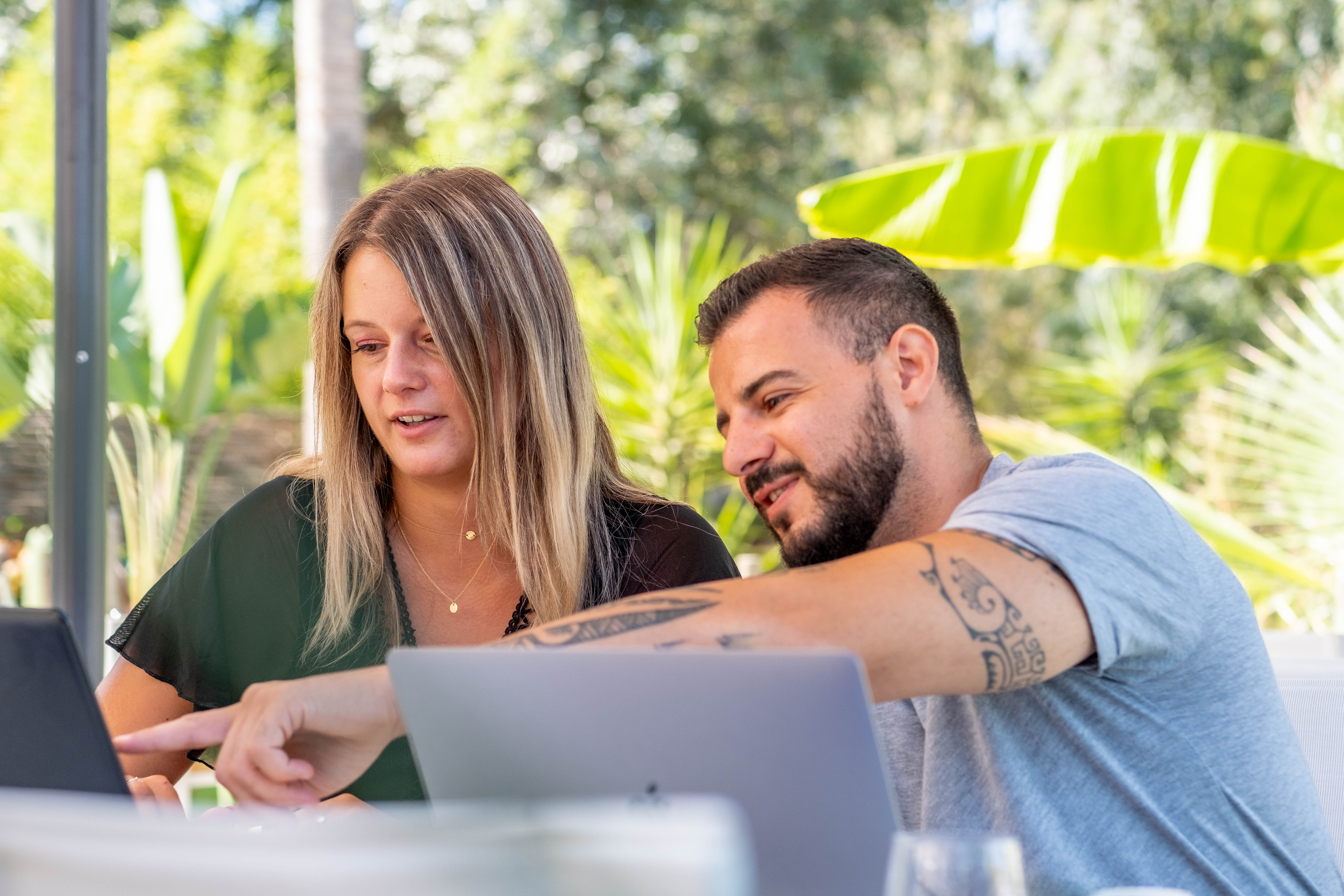 Community manager commerçant
Gestion réseaux sociaux commerce
Publicité Facebook Instagram commerce
Stratégie digitale commerçant
Visibilité en ligne pour commerçants
De Saint-Tropez à Menton :

Fréjus, Saint-Raphaël, Mandelieu, Cannes, Antibes et Nice... En passant par l'arrière pays : Montauroux, Grasse ; je fais du Var et des Alpes Maritimes ma priorité.